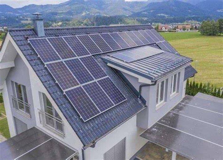 Can solar panels be tracked?