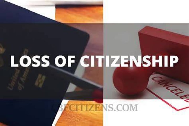 How long can you be out of the US before losing citizenship?