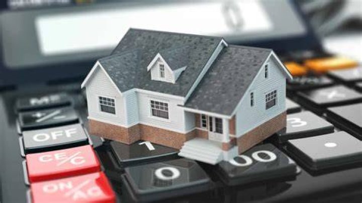 Who claims mortgage interest?